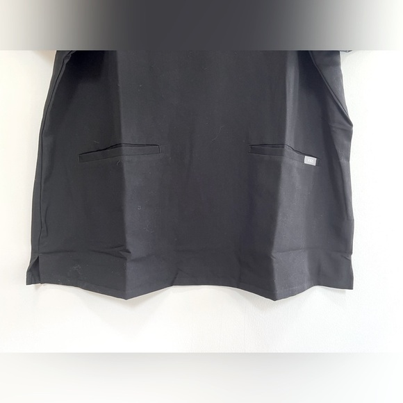 FIGS Casma Three-Pocket Black Scrub Top, size XXL - Picture 6 of 7